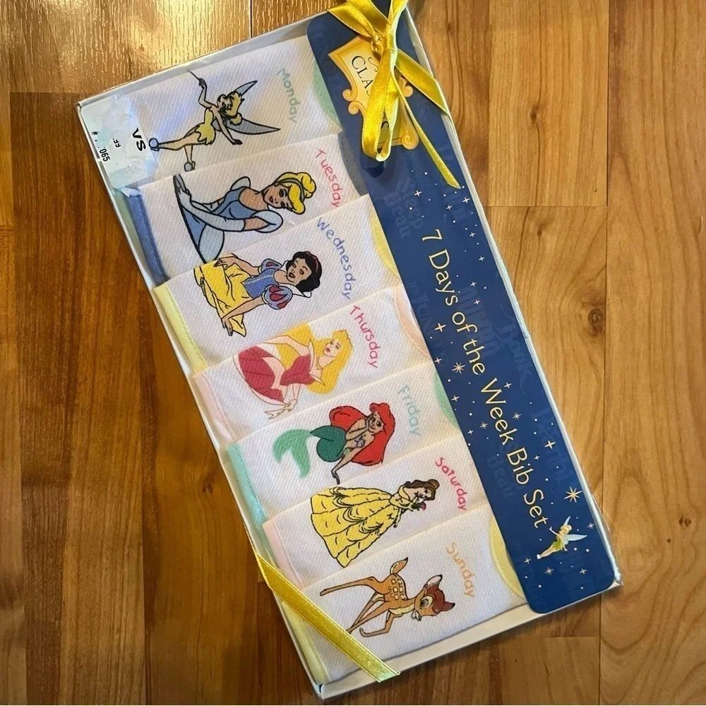 Walt Disney Classics 7 Days Bib Set NIB